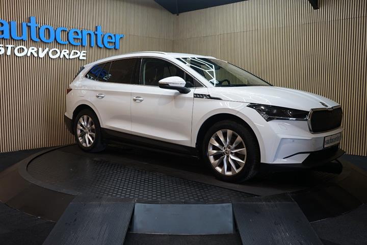 Hvid Skoda Enyaq fra 2022