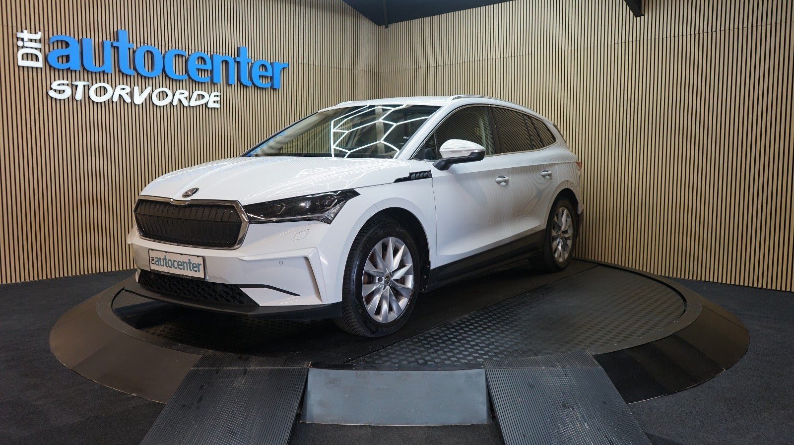 Hvid Skoda Enyaq fra 2022