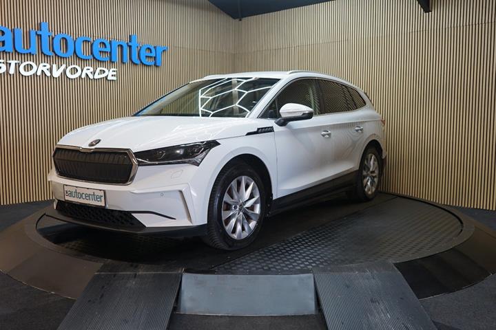 Hvid Skoda Enyaq fra 2022