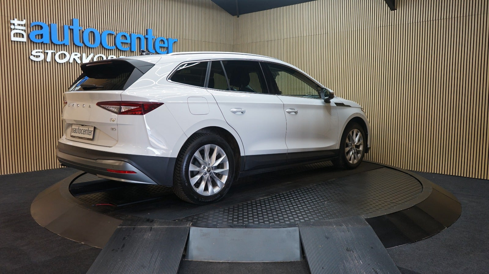 Hvid Skoda Enyaq fra 2022