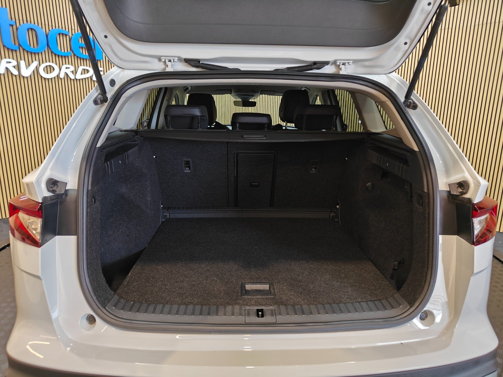 Hvid Skoda Enyaq fra 2022