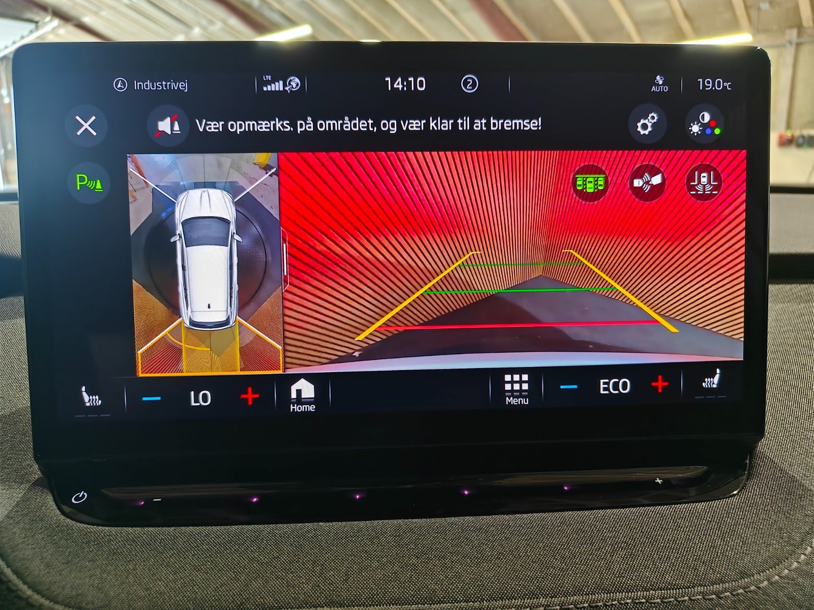 Hvid Skoda Enyaq fra 2022
