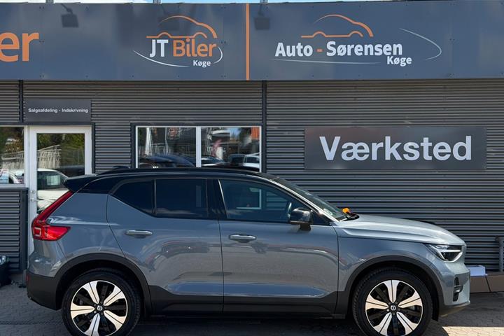 Grå Volvo XC40 fra 2023