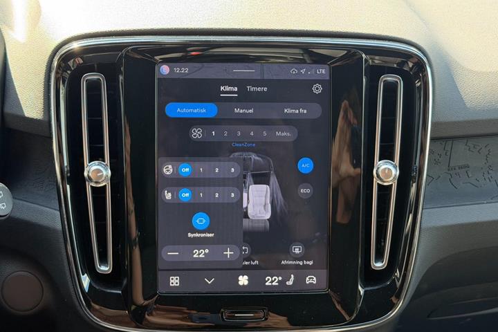 Grå Volvo XC40 fra 2023