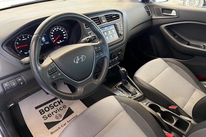 Sølv Hyundai i20 fra 2018