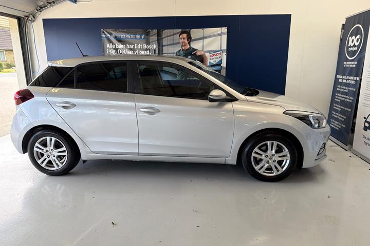Sølv Hyundai i20 fra 2018