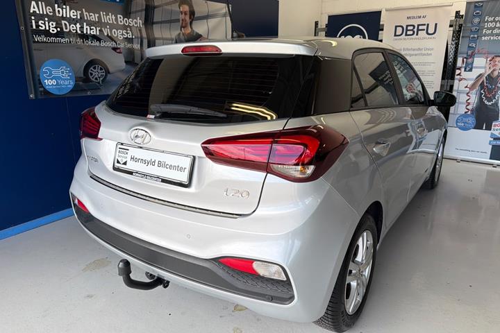 Sølv Hyundai i20 fra 2018