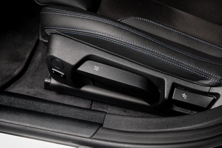 Grøn BMW i4 fra 2024