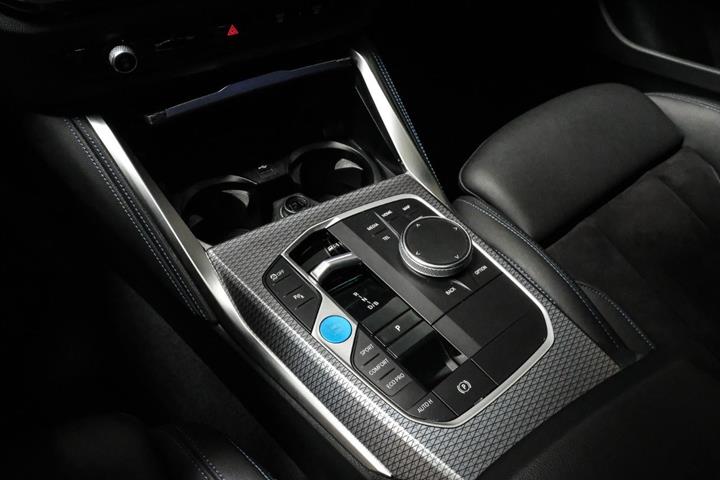 Grøn BMW i4 fra 2024