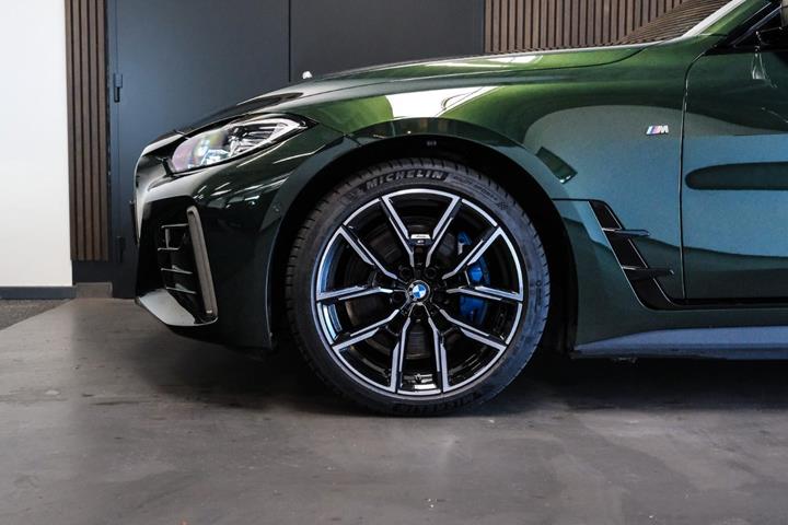 Grøn BMW i4 fra 2024