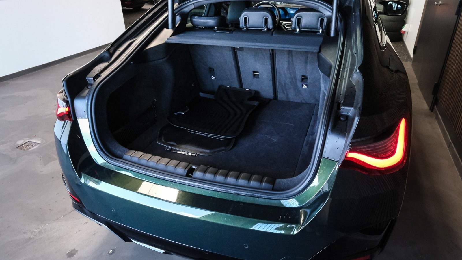 Grøn BMW i4 fra 2024