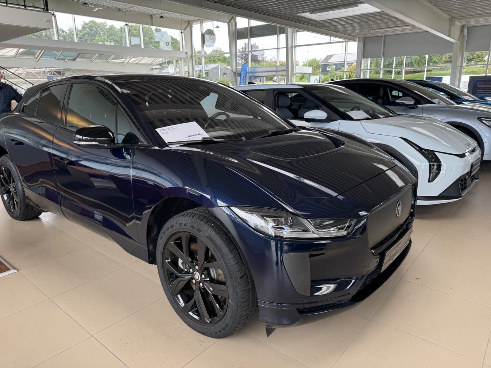 Blå Jaguar I-Pace fra 2024