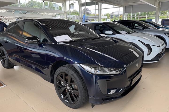 Blå Jaguar I-Pace fra 2024