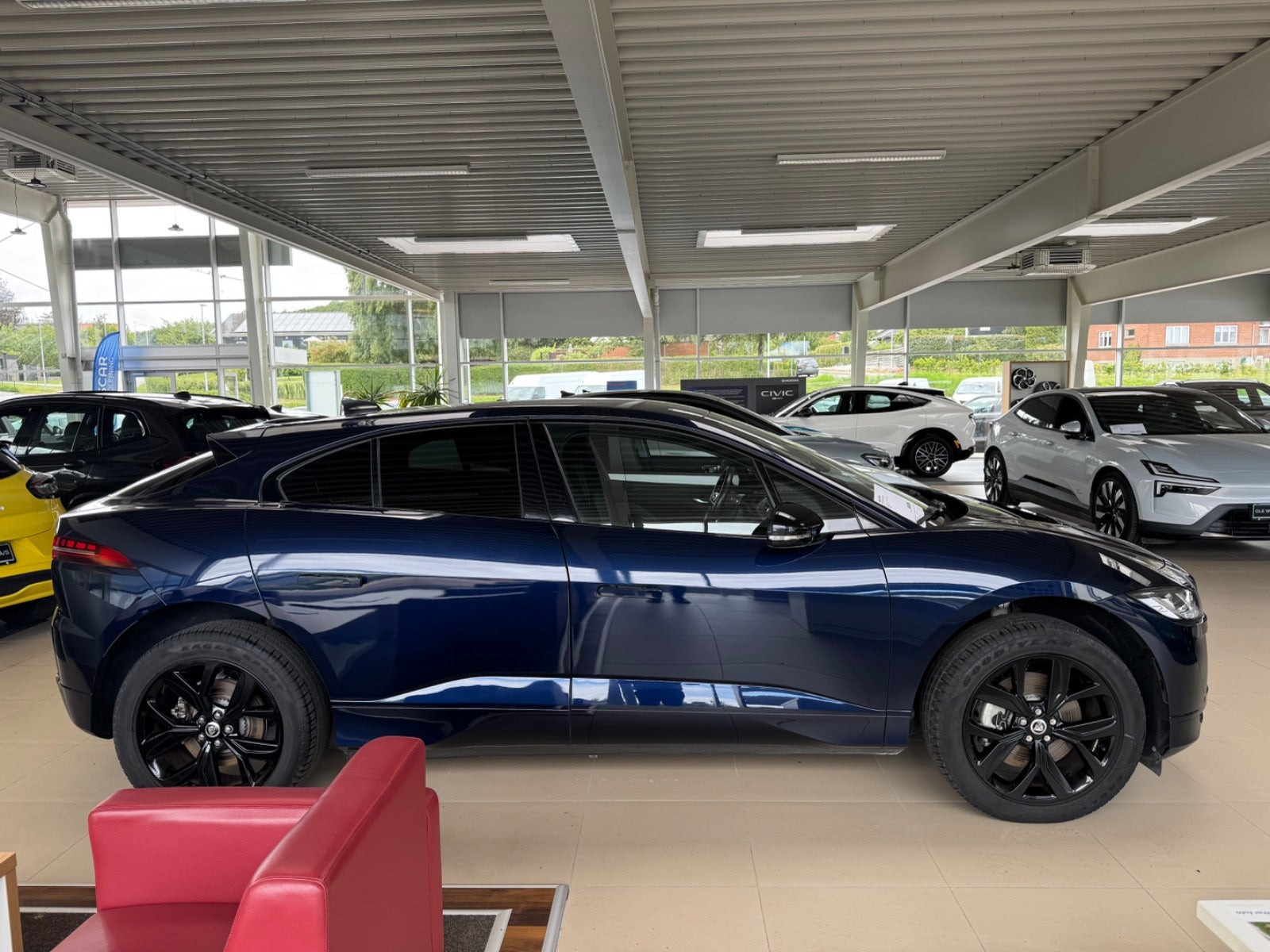 Blå Jaguar I-Pace fra 2024