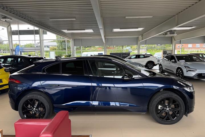Blå Jaguar I-Pace fra 2024