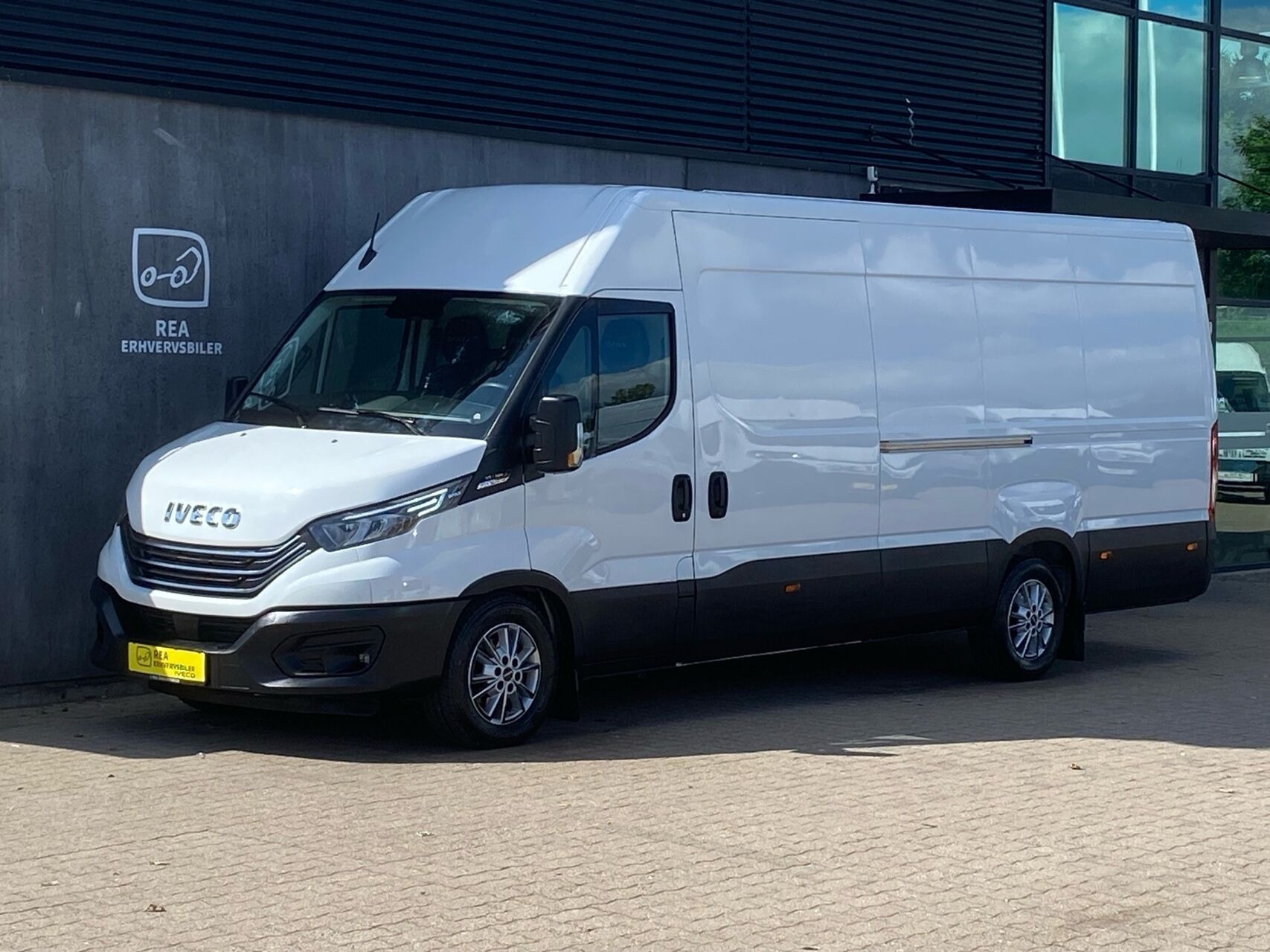 Iveco Daily 3,0 35S18 16m3 D 180HK Van 8g Aut.