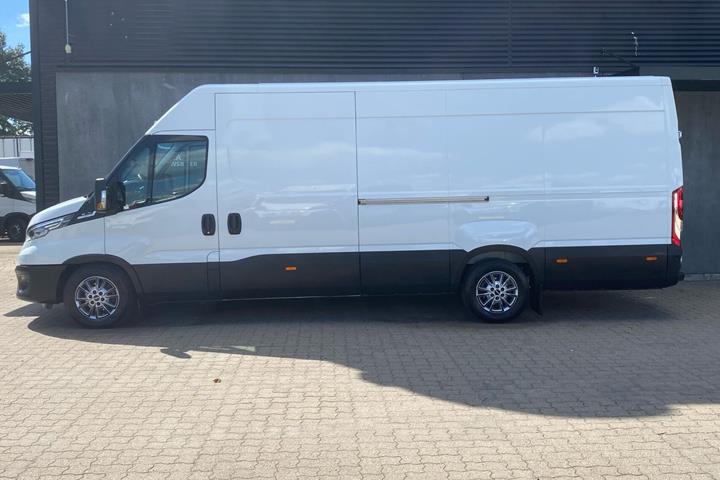 Hvid Iveco Daily fra 2024