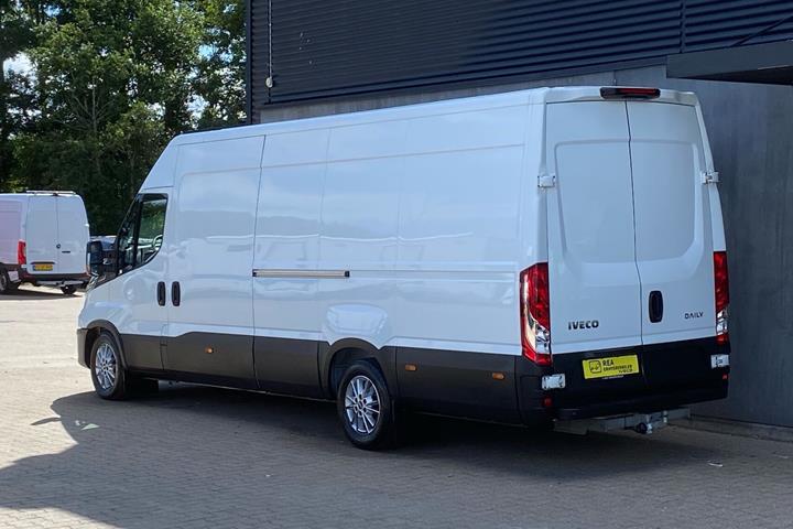 Hvid Iveco Daily fra 2024