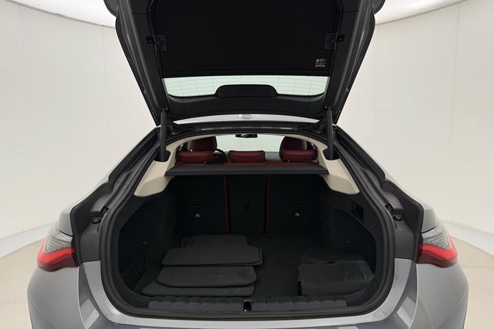 Grå BMW i4 fra 2022