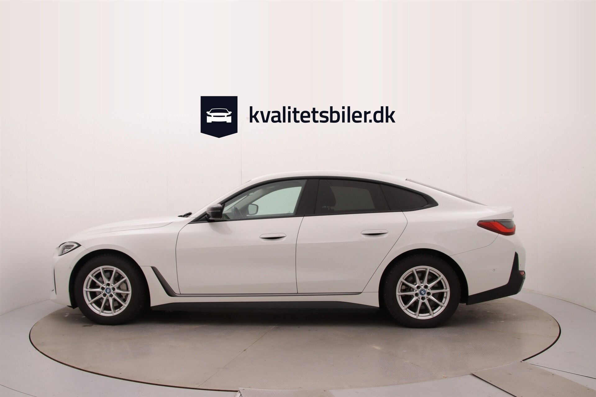 Hvid BMW i4 fra 2023