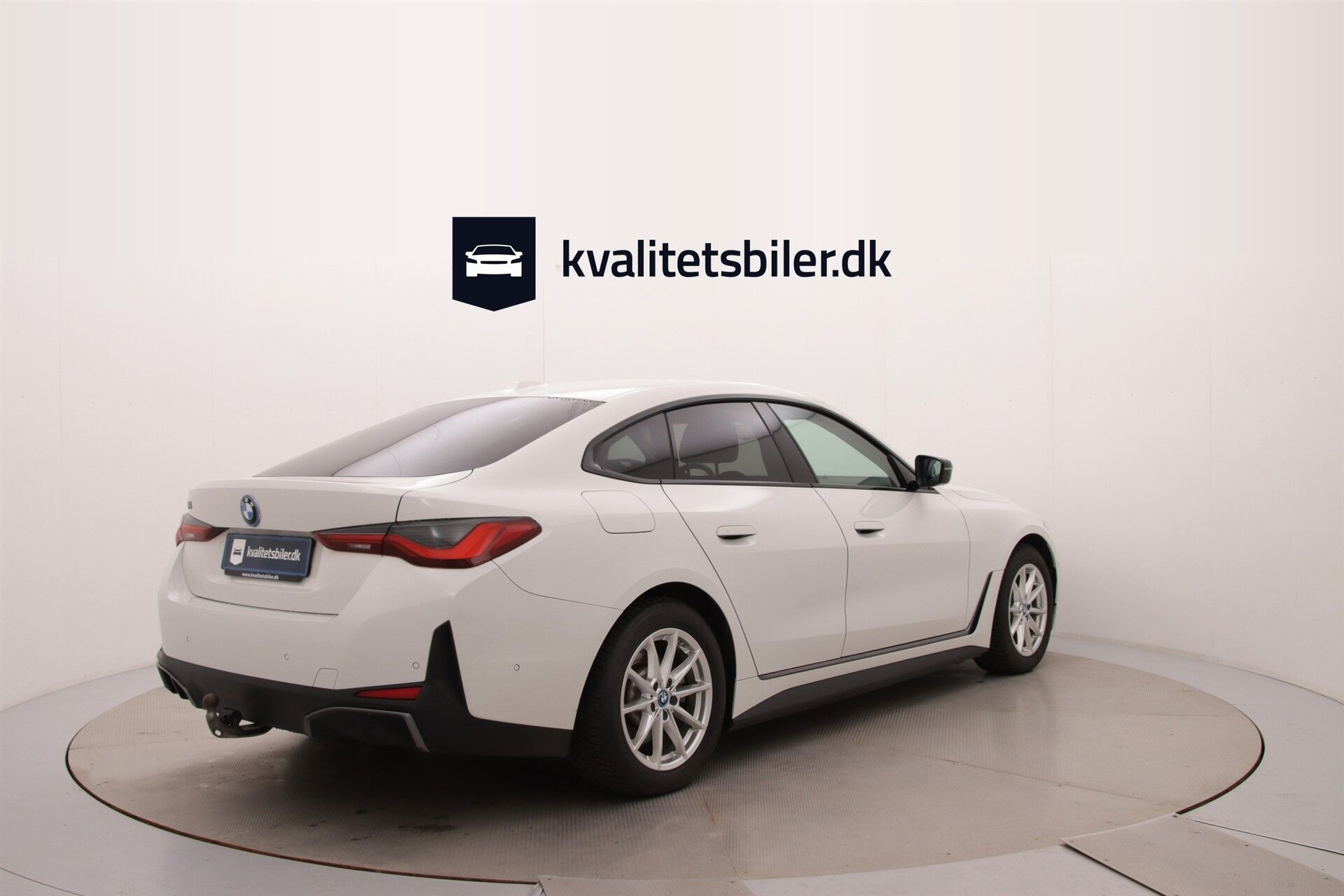 Hvid BMW i4 fra 2023
