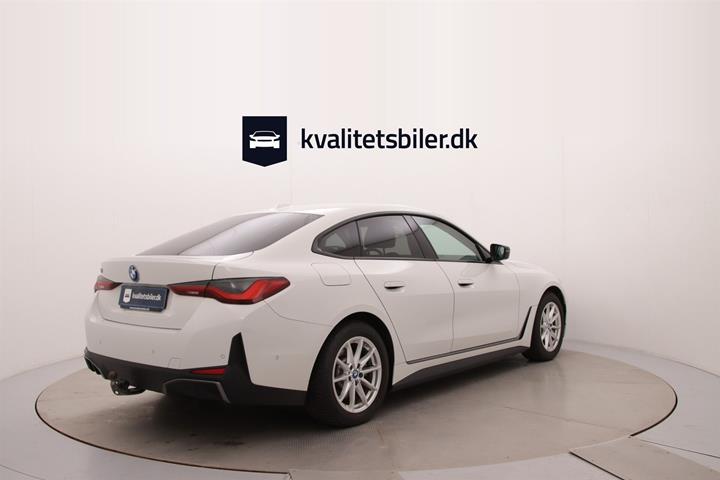 Hvid BMW i4 fra 2023