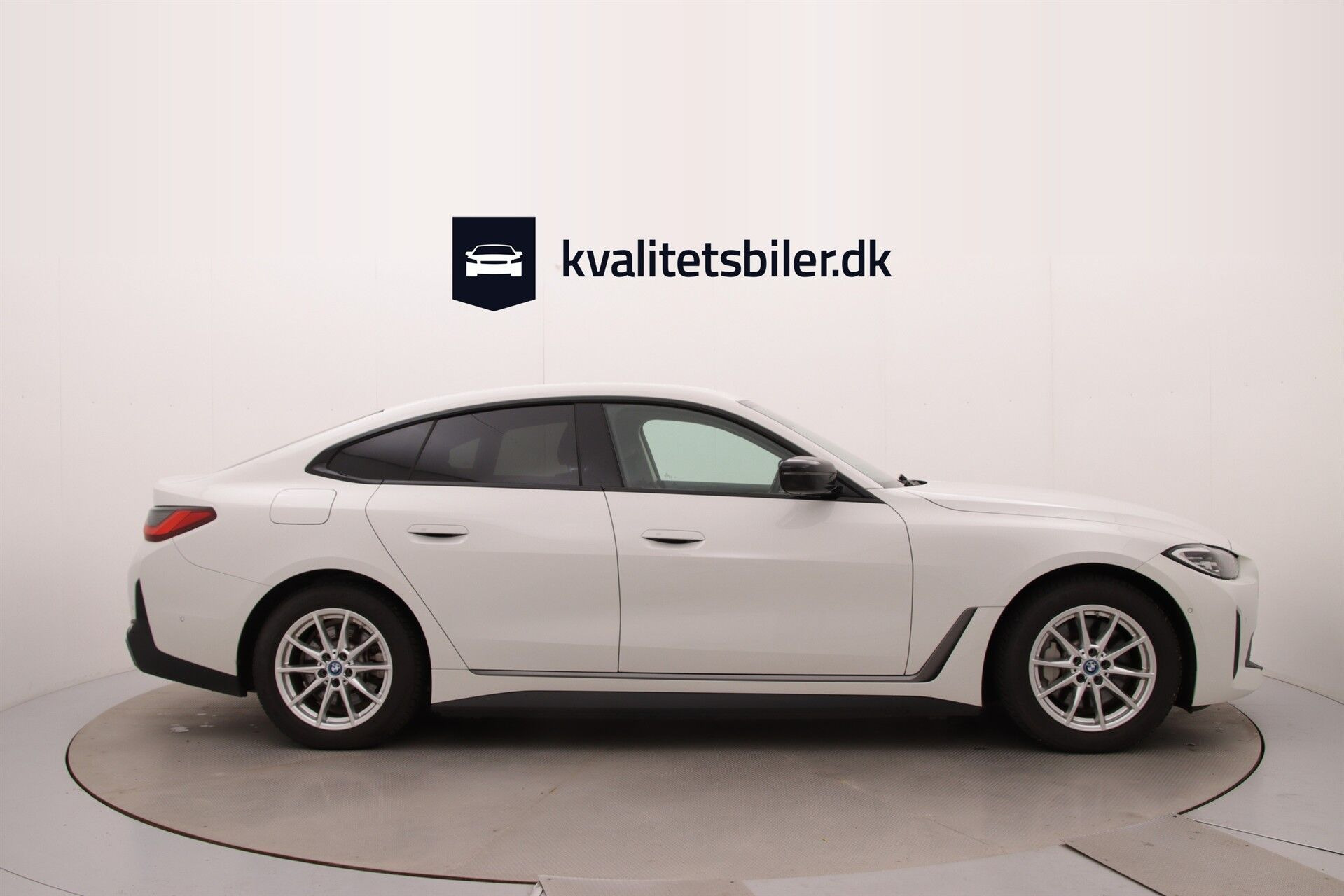 Hvid BMW i4 fra 2023