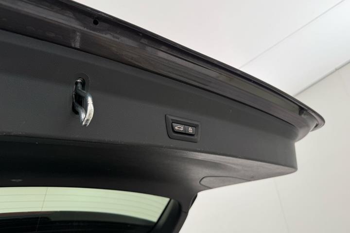 Grå BMW iX3 fra 2022
