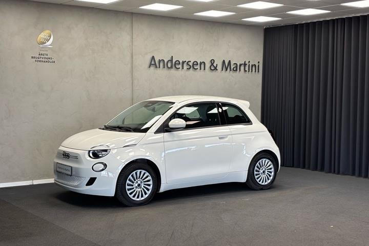Hvid Fiat 500e fra 2023