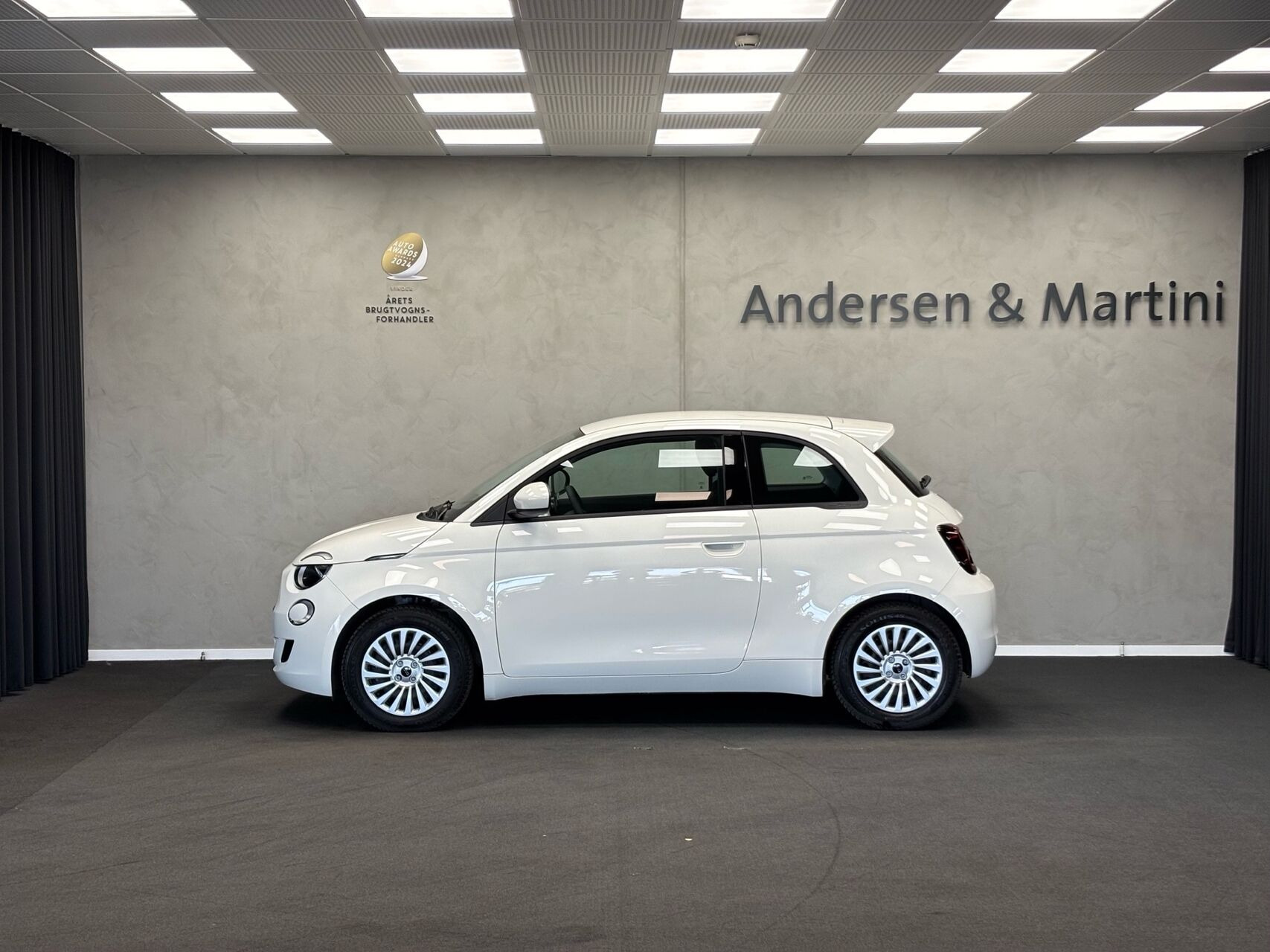 Hvid Fiat 500e fra 2023
