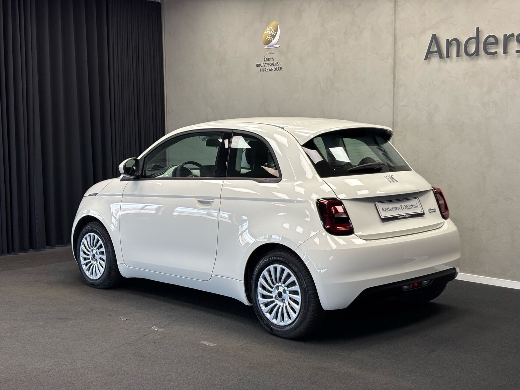 Hvid Fiat 500e fra 2023