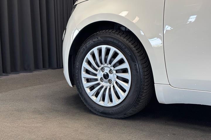Hvid Fiat 500e fra 2023