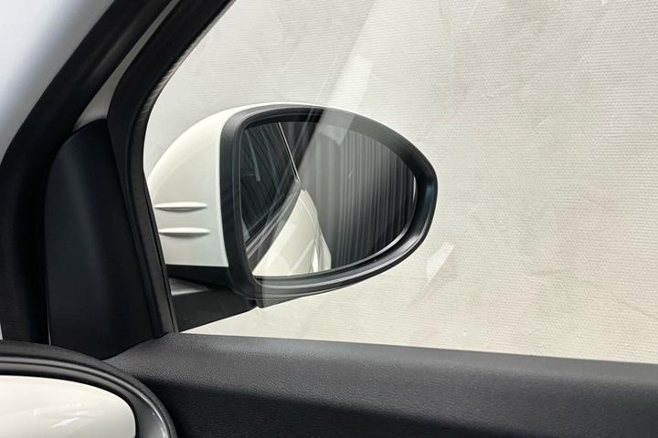 Hvid Fiat 500e fra 2023