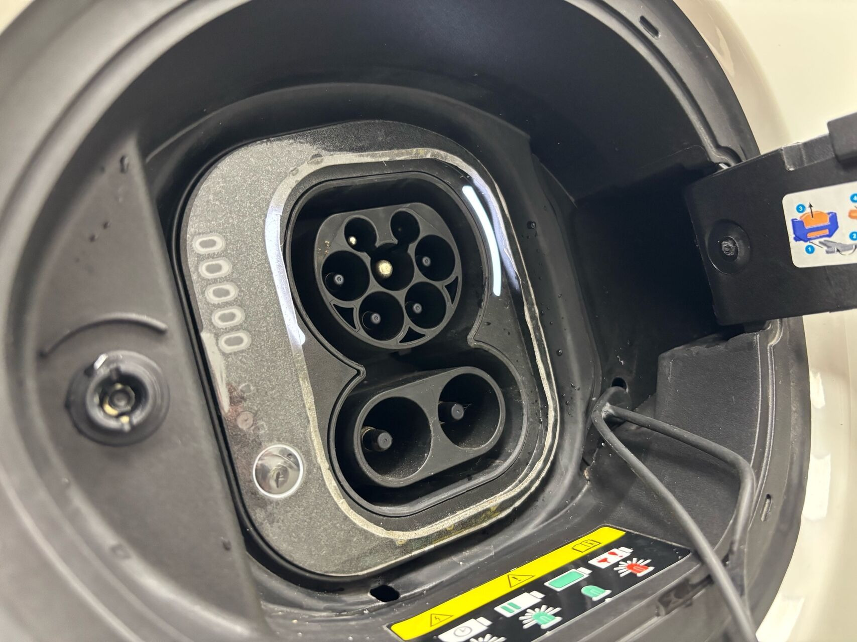 Hvid Fiat 500e fra 2023