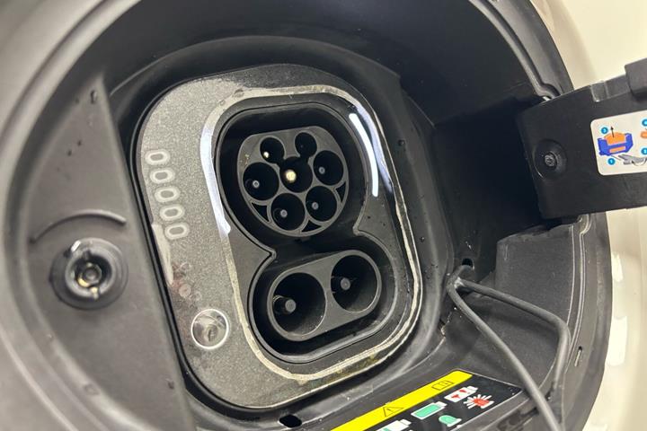 Hvid Fiat 500e fra 2023