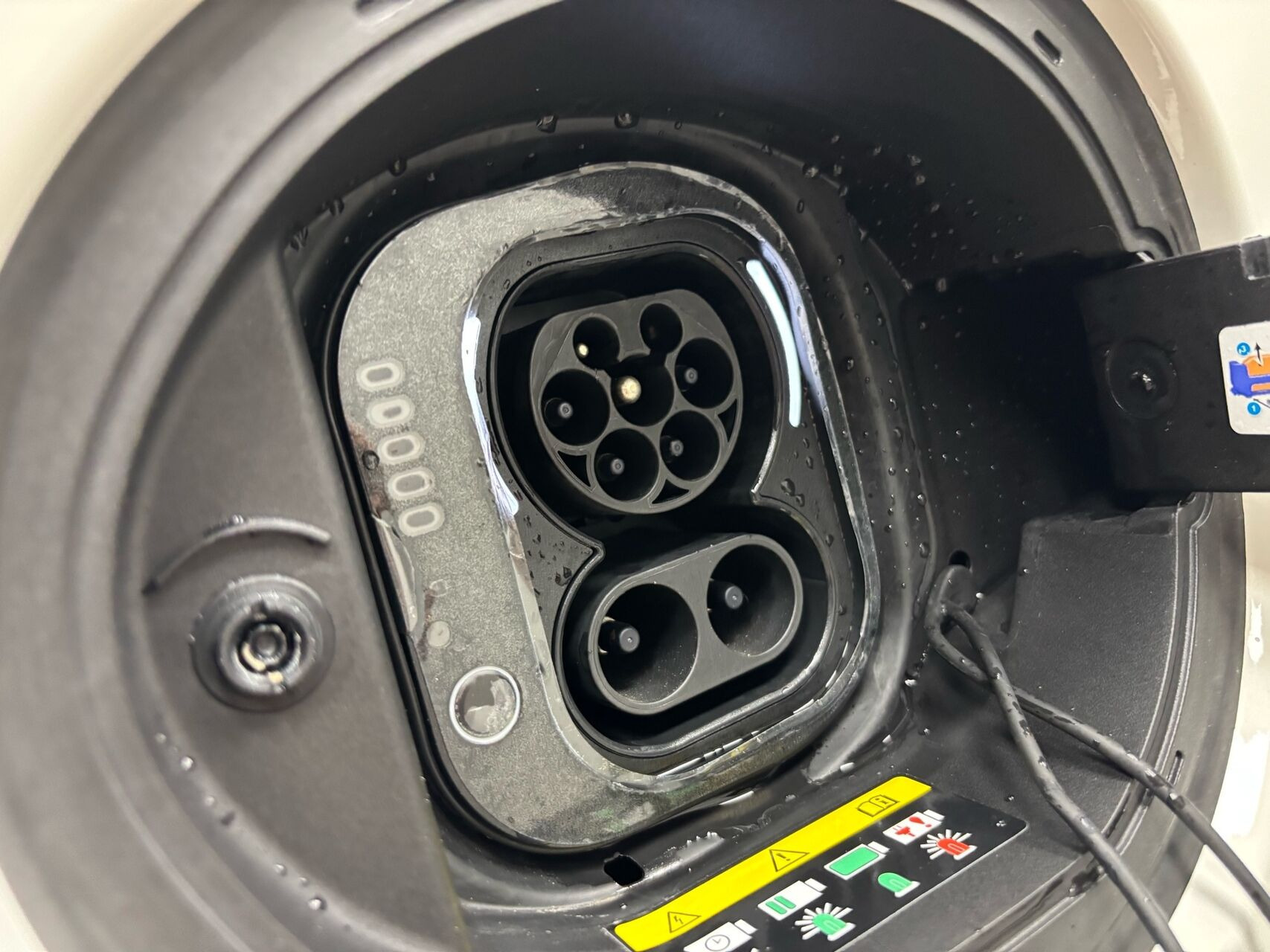 Hvid Fiat 500e fra 2023