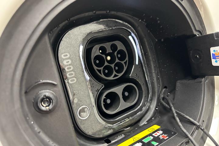 Hvid Fiat 500e fra 2023