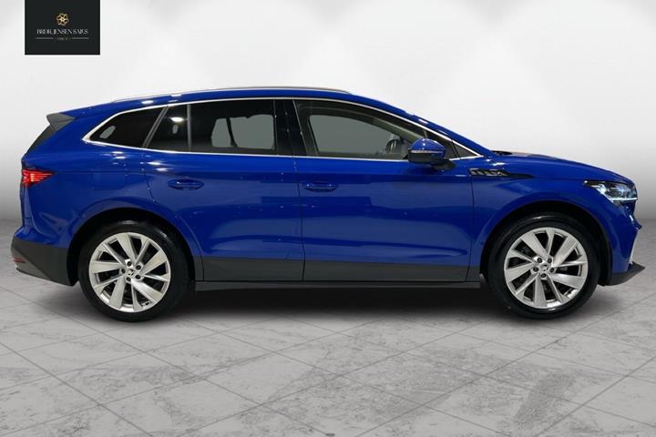 Blå Skoda Enyaq fra 2024