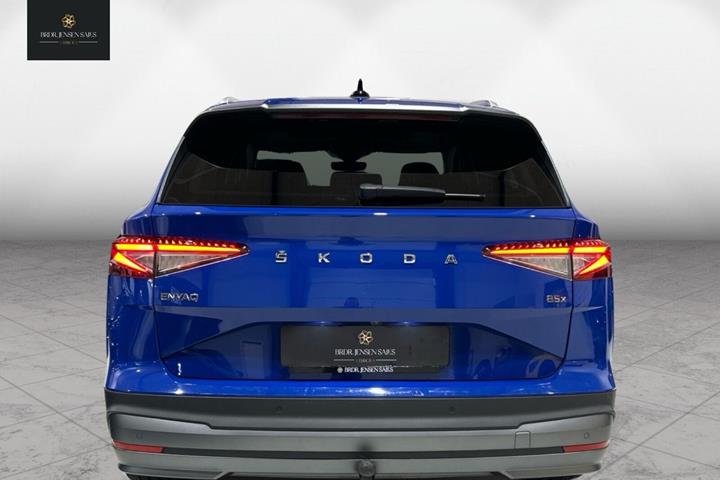 Blå Skoda Enyaq fra 2024