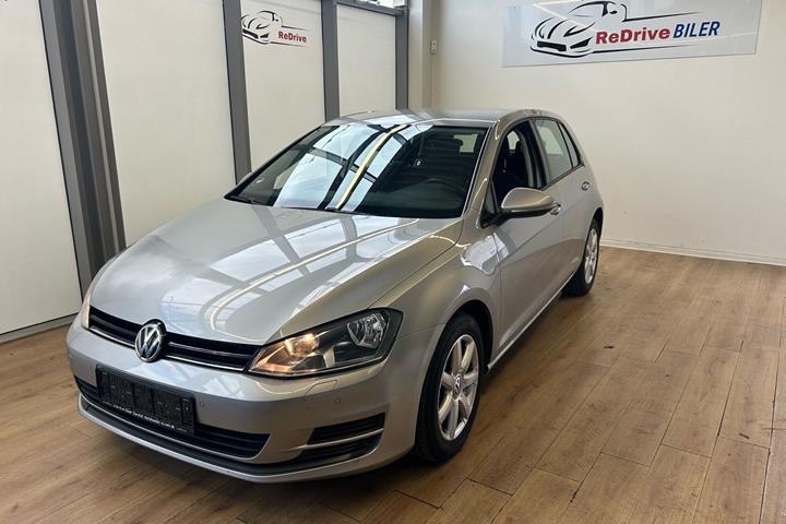 Grå VW Golf fra 2014