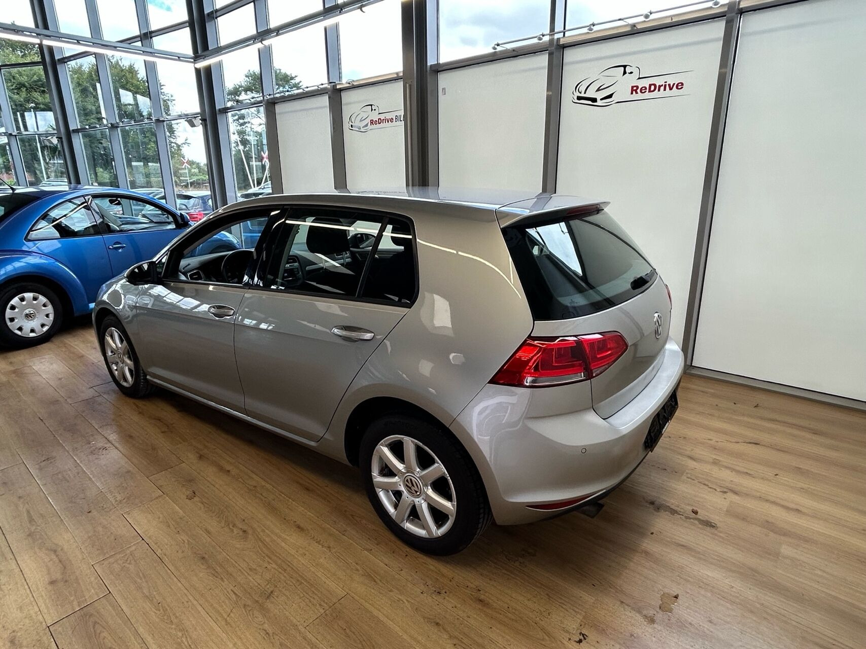 Grå VW Golf fra 2014