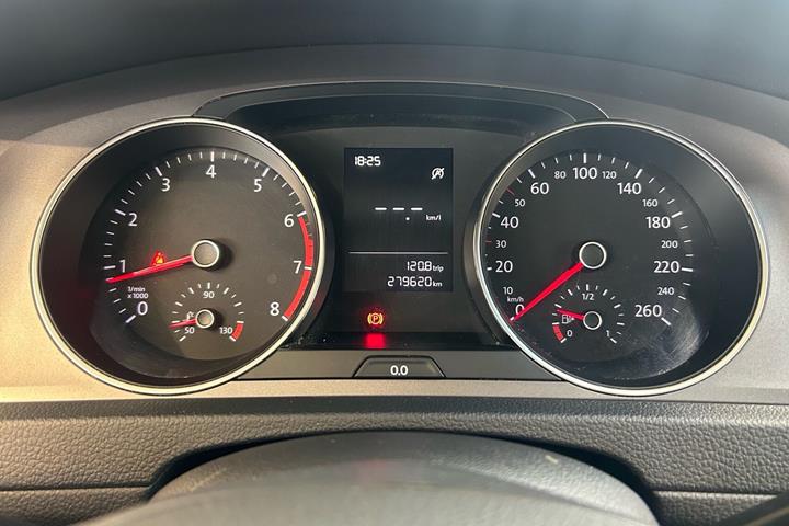 Grå VW Golf fra 2014