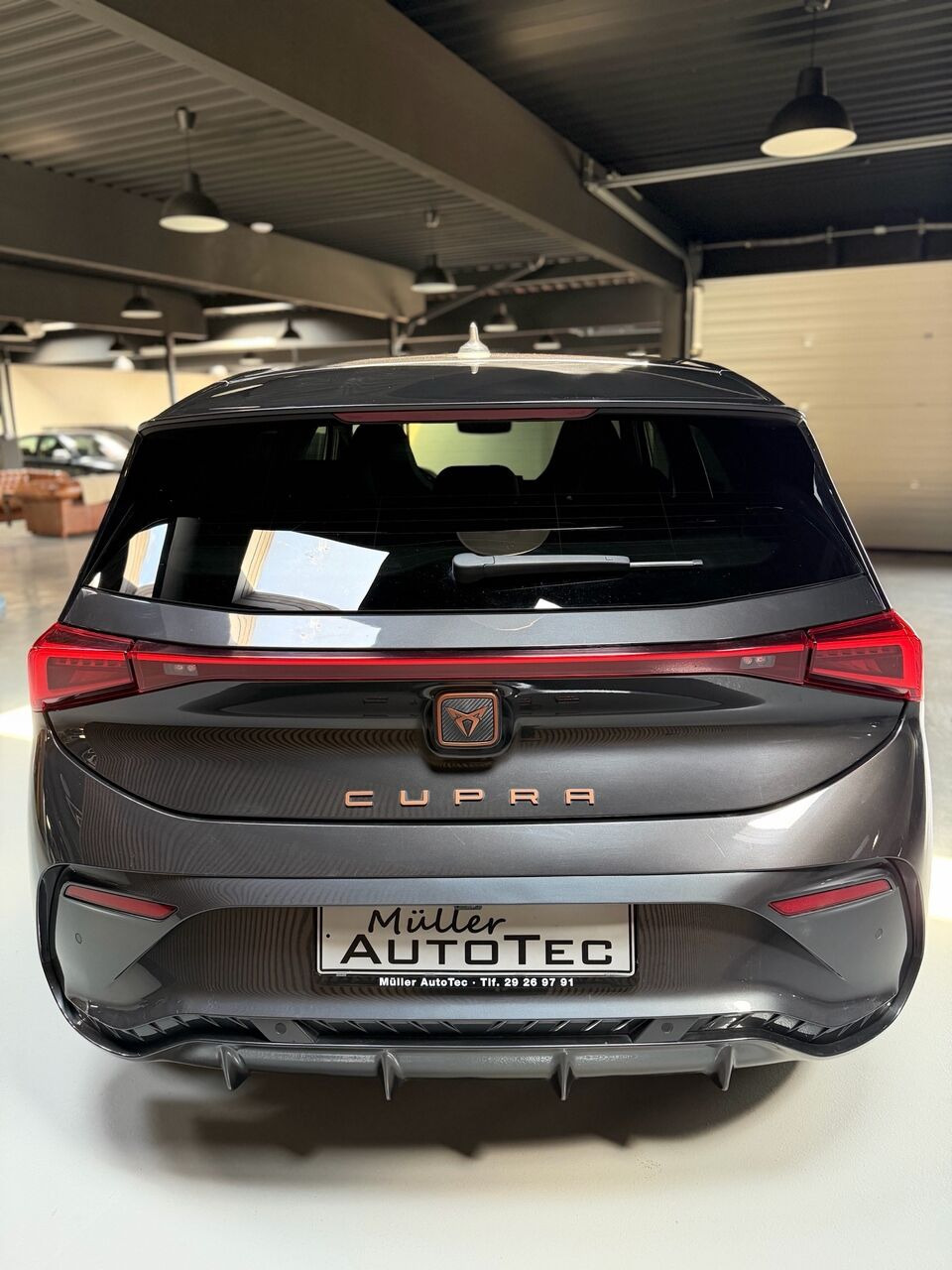 Grå Cupra Born fra 2024
