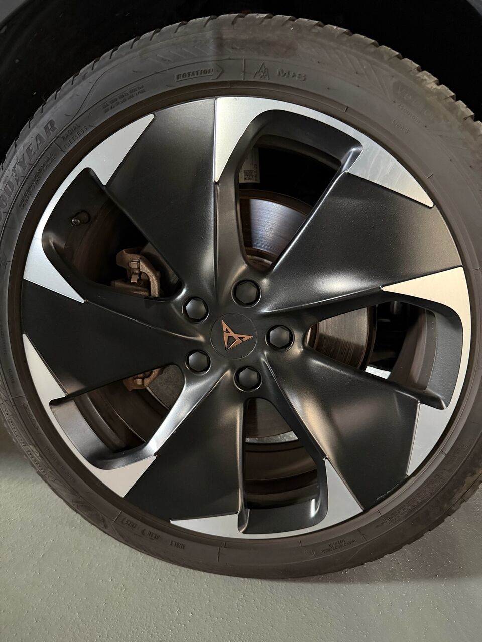 Grå Cupra Born fra 2024