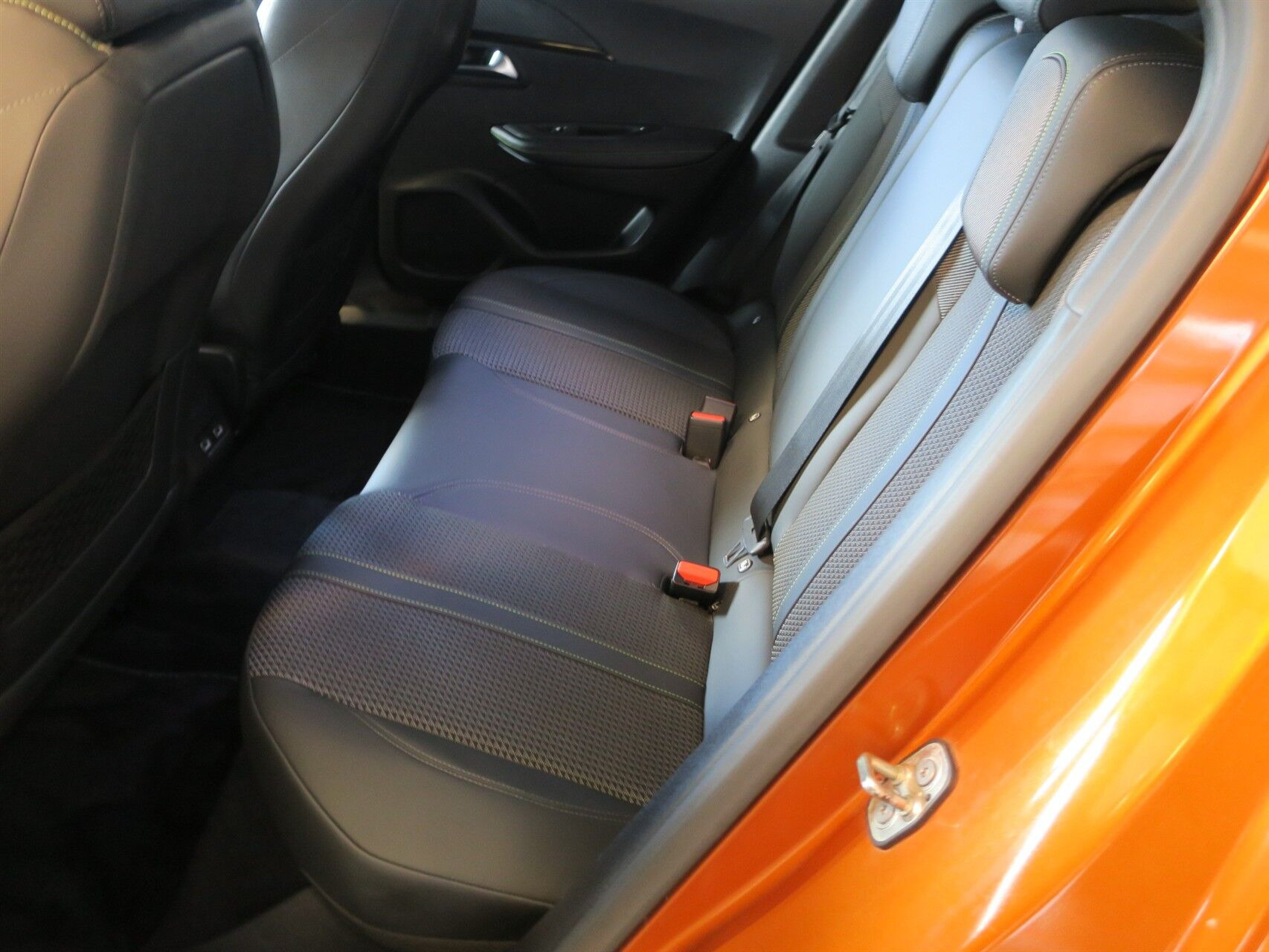 Bronze Peugeot e-2008 fra 2020
