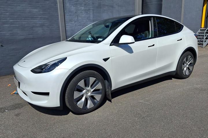 undefined Tesla Model Y fra 2025