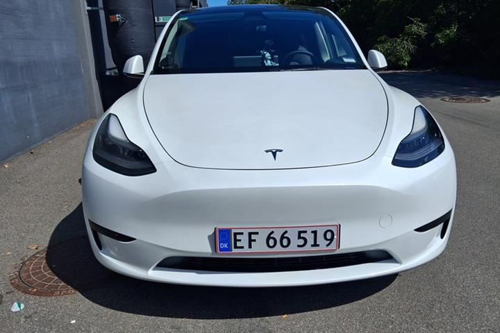 undefined Tesla Model Y fra 2025