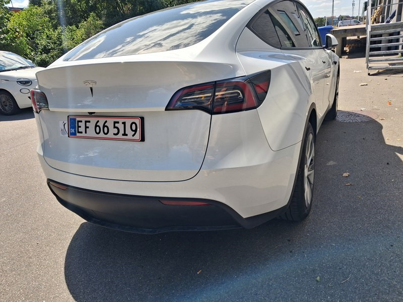 undefined Tesla Model Y fra 2025