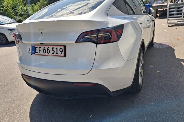 undefined Tesla Model Y fra 2025