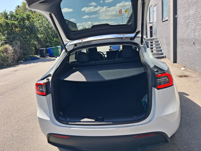 undefined Tesla Model Y fra 2025